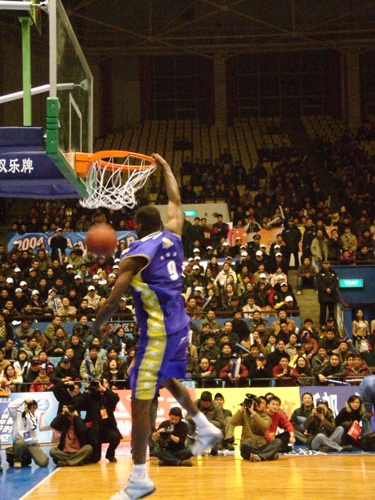 斯基拉：斯帕莱蒂要求尤文冬窗签中场指挥官和边后卫（斯基拉：斯帕莱蒂盼尤文冬窗补强中场核心与边后卫）