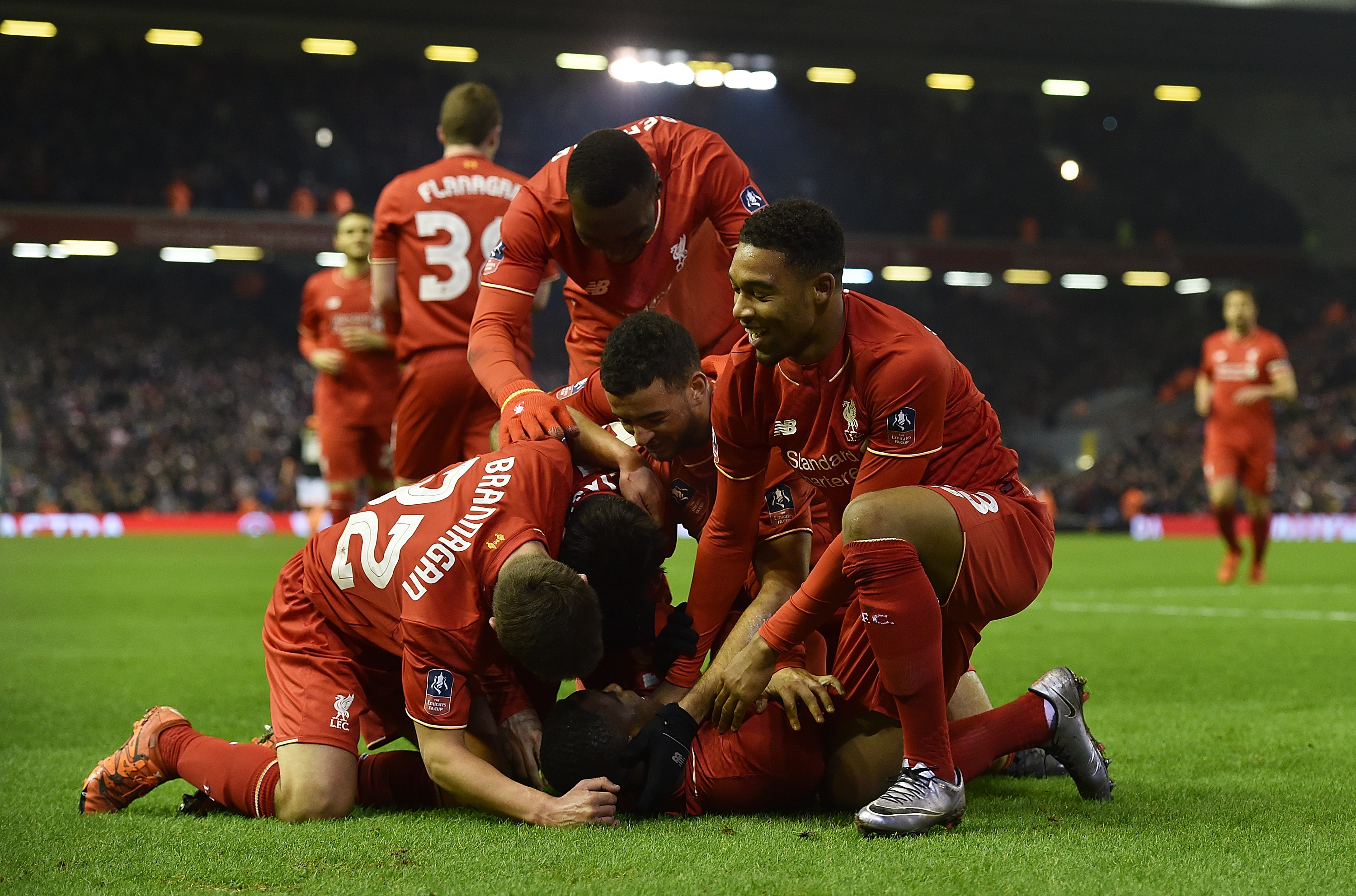 啥情况？篮网首节命中率&三分命中率皆超过60%，仍落后雄鹿3分（离谱！篮网首节投篮与三分命中率双超60%，仍以3分落后雄鹿）