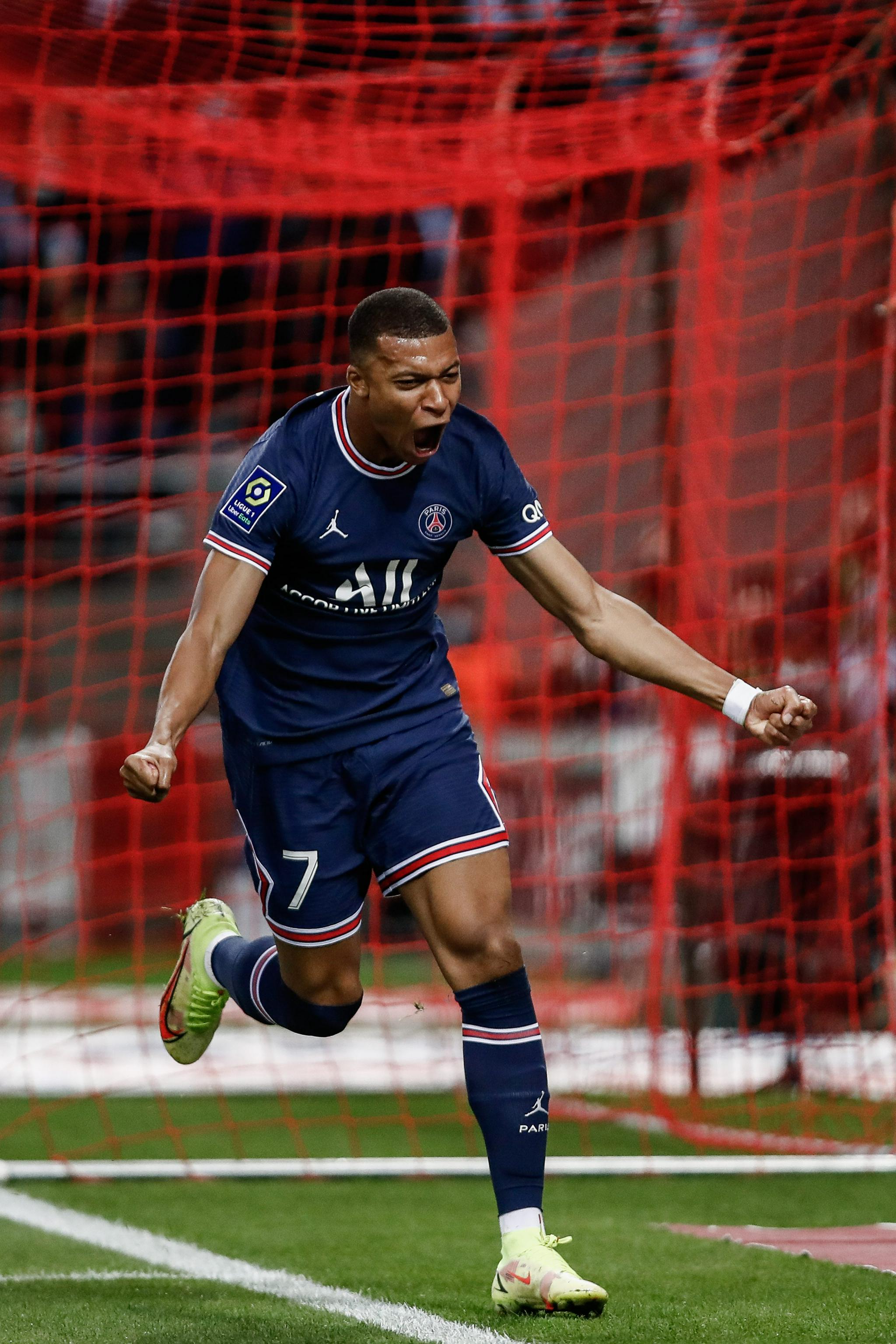 半场：町田泽维亚2-0神户胜利船，相马勇纪破门，藤尾翔太建功（半场战报：町田泽维亚2比0领先神户胜利船，相马勇纪先开纪录，藤尾翔太再下一城）