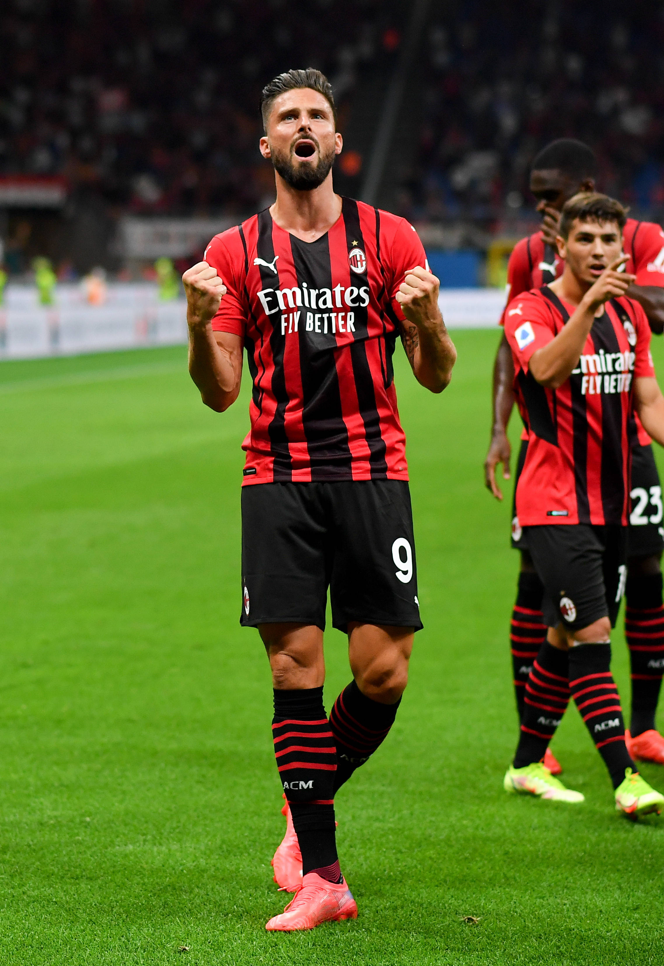 中甲战报：莱昂纳多传射，重庆铜梁龙2-0嘉定汇龙升入中超（中甲赛报：莱昂纳多传射建功，重庆铜梁龙2比0击败嘉定汇龙冲超成功）