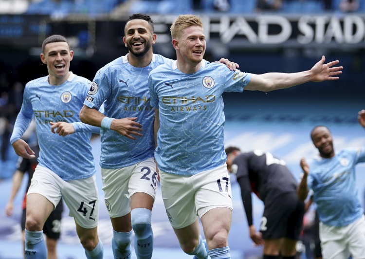 篮球CBA球队对阵激烈，比分胶着（CBA激战正酣，比分难分伯仲）