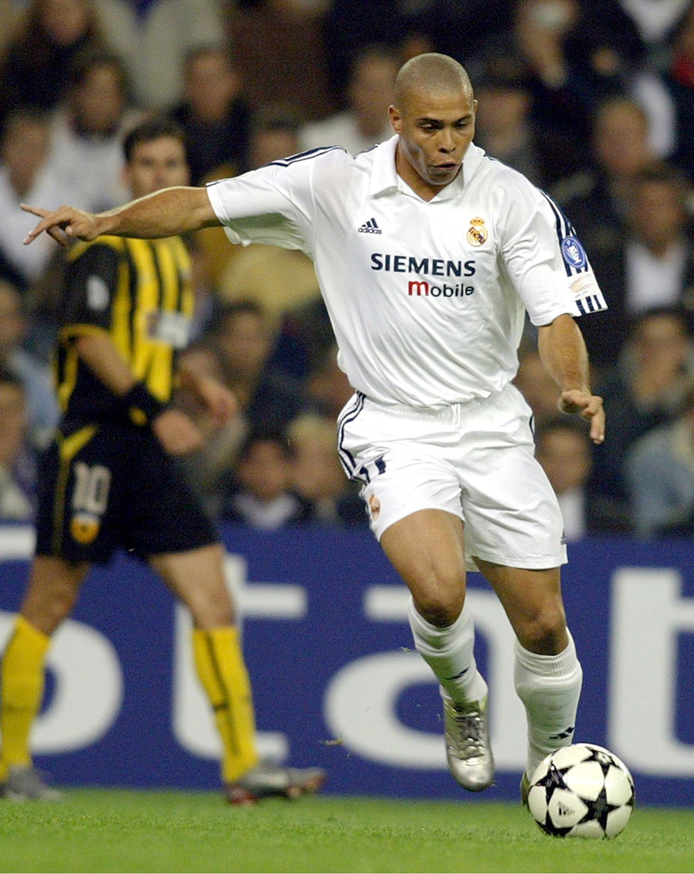 米体：罗马希望租借+买断齐尔克泽，买断费将不低于3500万欧（米兰体育报：罗马寻求先租后买齐尔克泽，买断价至少3500万欧元）