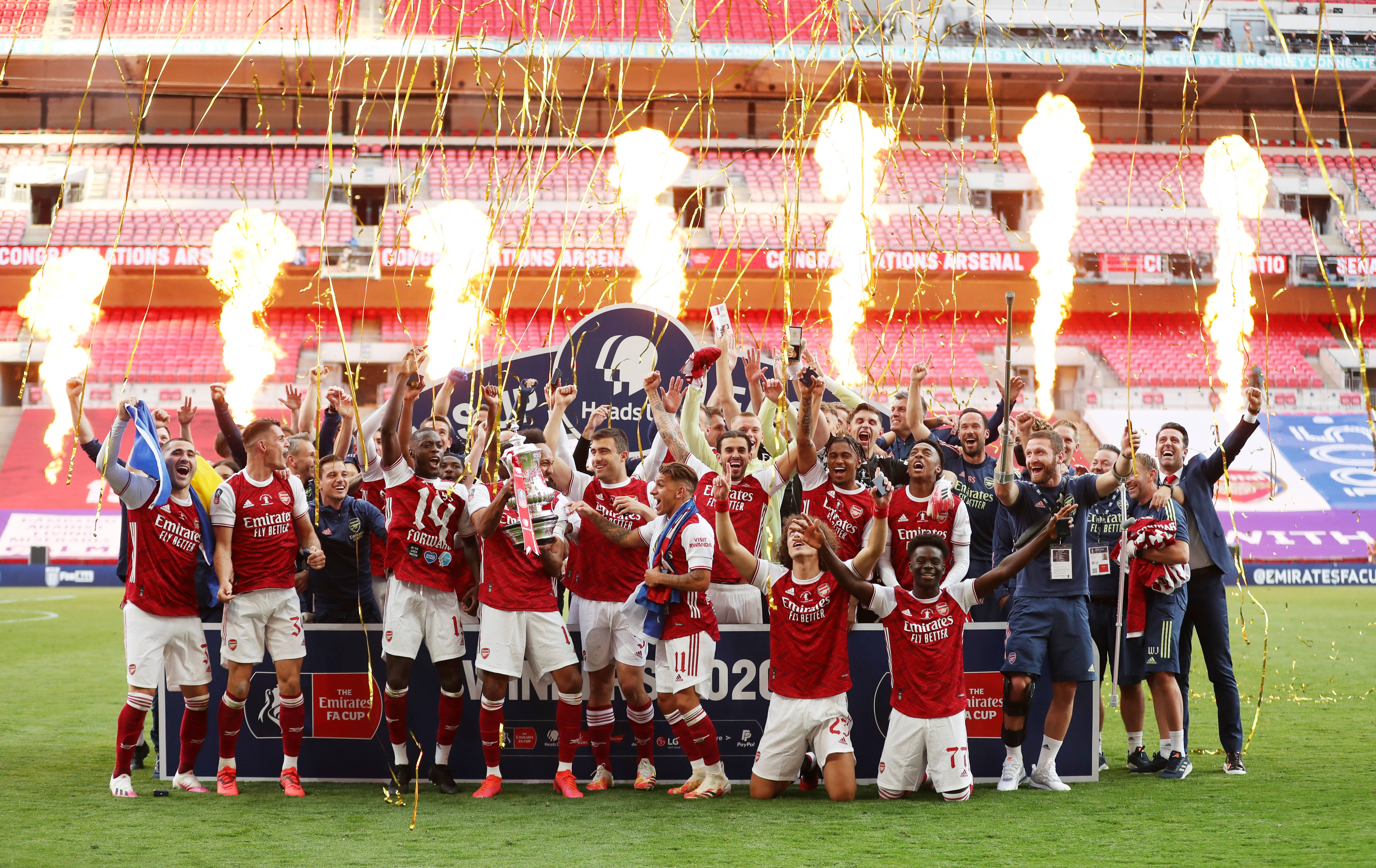 西甲-皇马3-0塞尔塔：巴萨很猛，龙哥干得也不差（西甲：皇马3-0完胜塞尔塔，巴萨来势汹汹，龙哥同样亮眼）