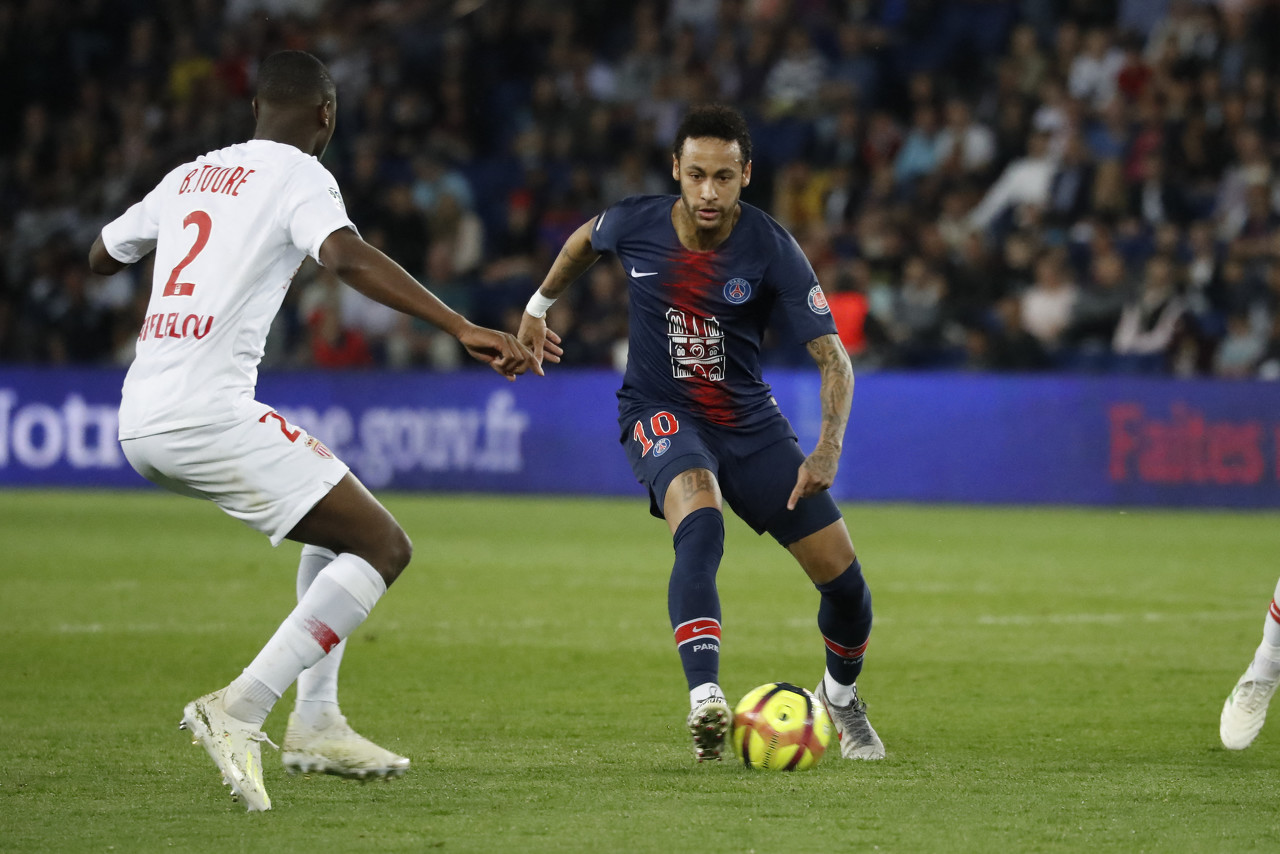 罗马诺：曼联并未与阿德耶米经纪人接触，也没与多特谈判（罗马诺：曼联既未联系阿德耶米代理人，也未与多特蒙德商谈）