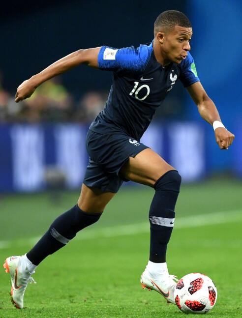 利物浦“红箭三侠”再度合体光芒四射（利物浦红箭三侠重聚 火力全开）