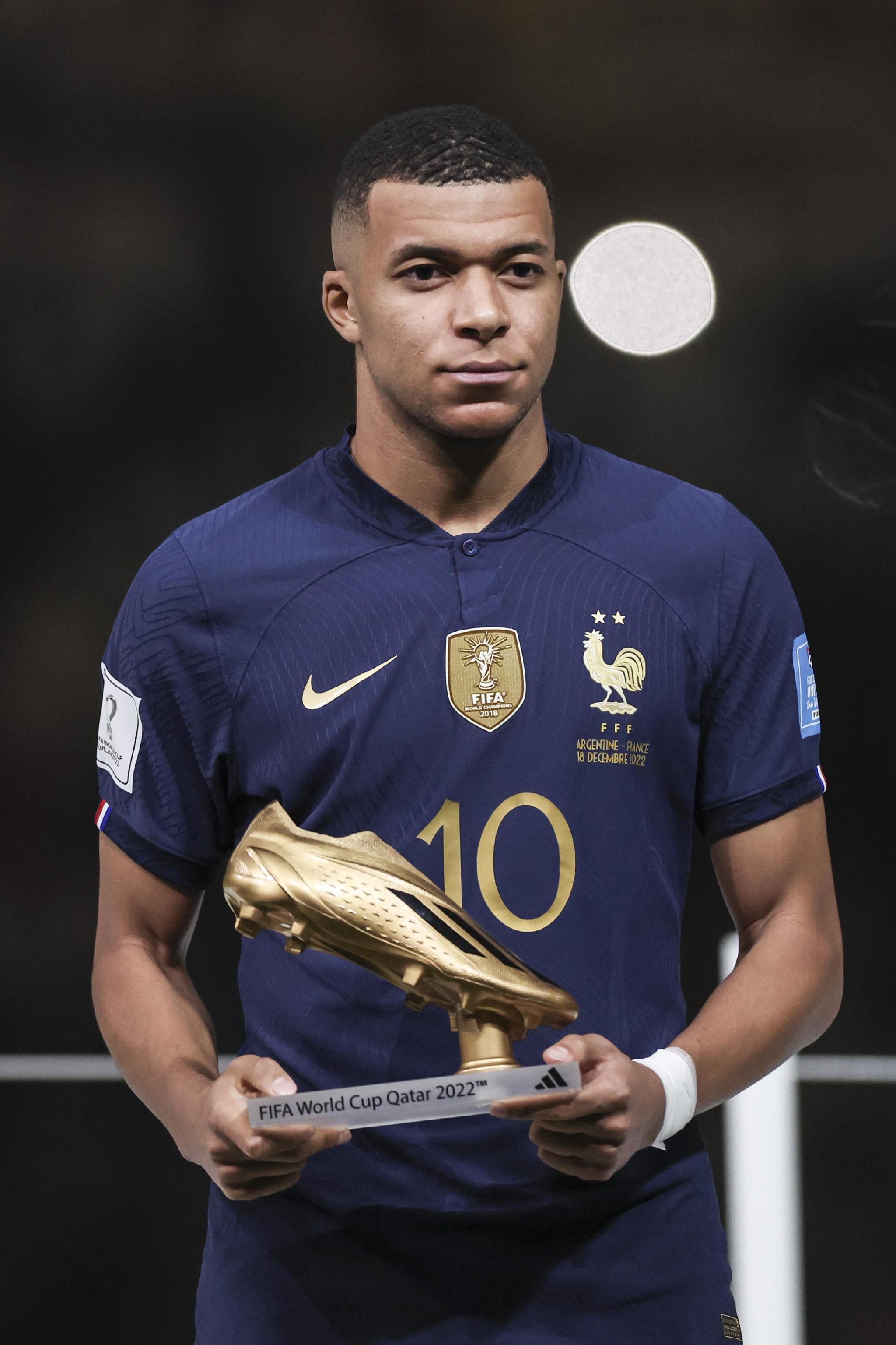 强者从不抱怨（强者无怨言）