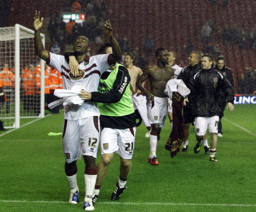 安东尼：梅西是我的偶像和标杆；拒绝拜仁还因我孩子喜欢西班牙（安东尼谈选择：把梅西当楷模；婉拒拜仁因孩子偏爱西班牙）