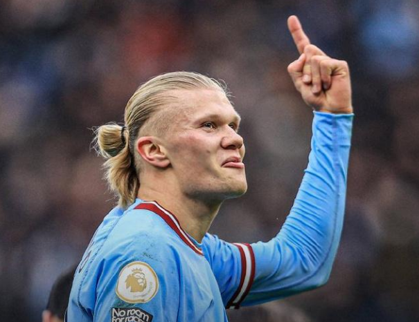 意甲裁判指派员罗基：霍伊伦应该因为肘击对手被罚下（意甲裁判主管罗基：霍伊伦因肘击本应被红牌罚下）