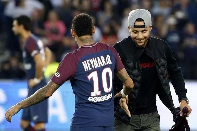 广东男篮首战山西，徐杰领衔12人大名单，三外援首秀四主力缺阵！（广东客战山西：徐杰率12人出征，三外援迎首秀，四主力无缘登场）